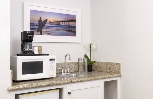 Capistrano Beach Hotel | Beachfront Inn and Suites at Dana Point