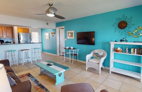 Pass-a-Grille Historic District Condo | Beachfront location on Pass-A-Grille beach.Walking distance to great restaurants and downtown shops.