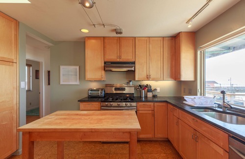 Pacifica Apartment | Beachfront Ocean Views 20 mins to San Francisco! (Neptune 3)