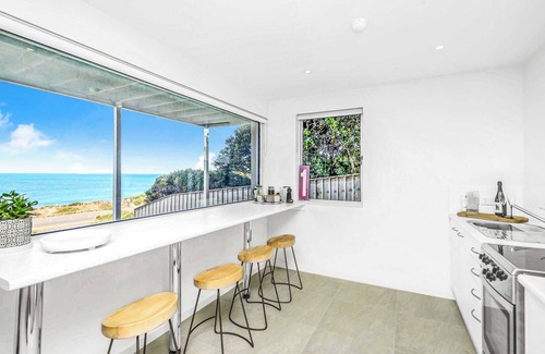 Hayborough Apartment | Beachfront on Seagull - Uninterrupted Seaviews.