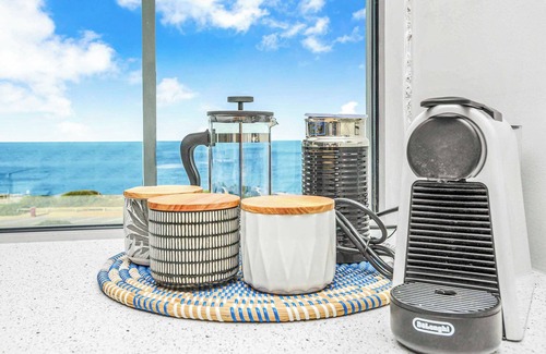 Hayborough Apartment | Beachfront on Seagull - Uninterrupted Seaviews.