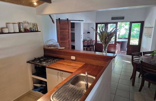 Mele House | Beachfront paradise,super fast internet,queen beds, private