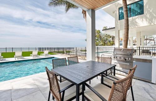 Bradenton Beach House | Beachfront Paradise