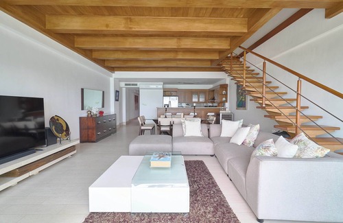 Villas Del Mar Apartment | Beachfront Penthouse | 5BR | Private Terrace & Views