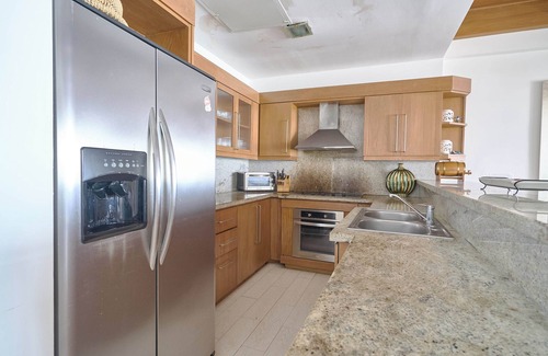 Villas Del Mar Apartment | Beachfront Penthouse | 5BR | Private Terrace & Views