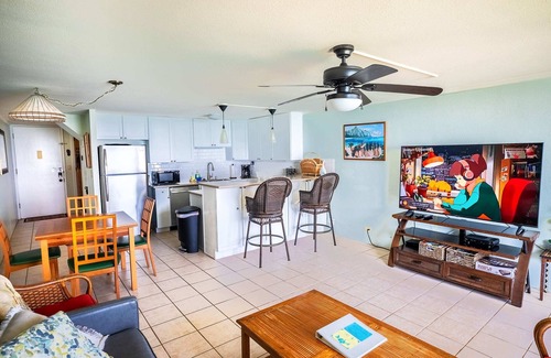 Punaluu Condo | Beachfront PENTHOUSE w/Views & A/C!