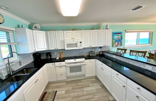 Surf Side Shores House | Beachfront, Pet Friendly w/Amazing views