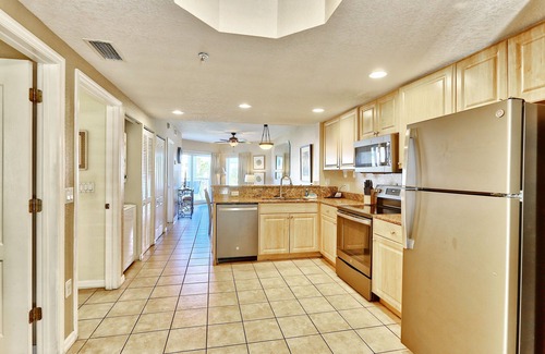 Treasure Island Condo | 🌴Beachfront Property🐠Tons of Amenities🌞Sunset Vistas 306N👙Great Location