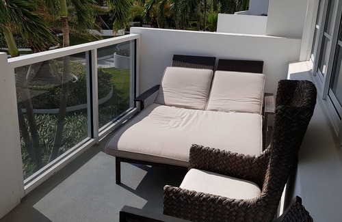 South Beach House | Beachfront studio with living balcony in the heart of Miami Beach