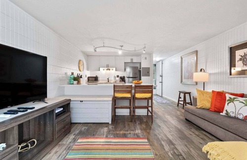 Punaluu Apartment | Beachfront Studio with Partial Ocean View