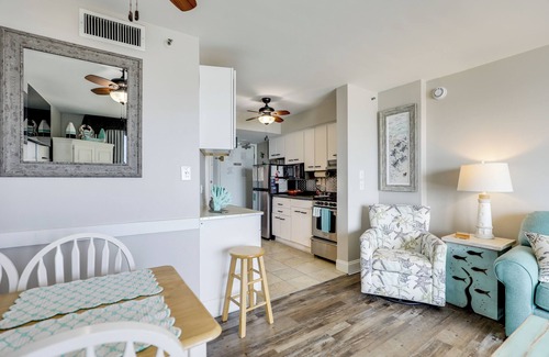 Crescent Beach Condo | Beachfront Bliss! Airy North Myrtle Beach Condo