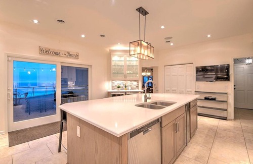 Miller Beach Villa | Beachfront Villa + Addition, Skyline views, Hot Tubs, Luxury Smart Home