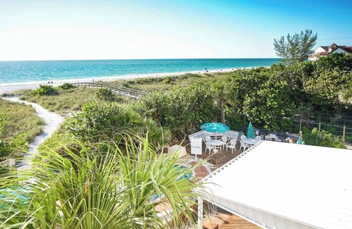 Capri Isle Condo | Beachside 1BR Condo w/Balcony Views