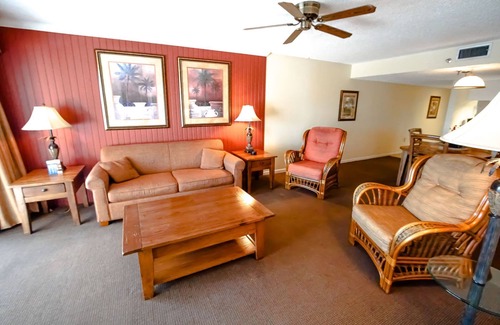 Capri Isle Condo | Beachside 1BR Condo w/Balcony Views