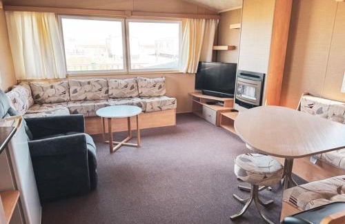 Lowestoft Ski Chalet | Beachside Caravan Retreat In Lowestoft Sleeps 6