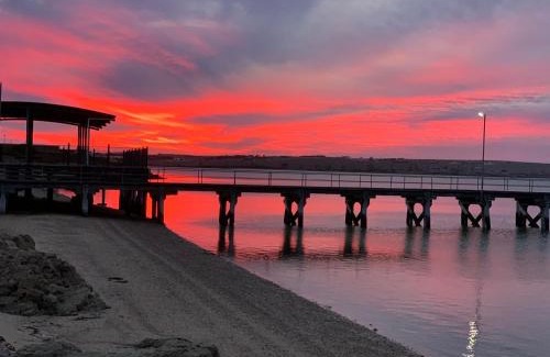 Ripon Apartment | Beachside & Jetty View Apartment 7 - Sea Eagle Nest Apartment