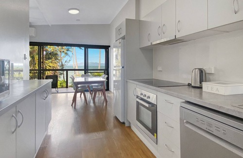 Nelly Bay Apartment | Beachside Palms Unit 2