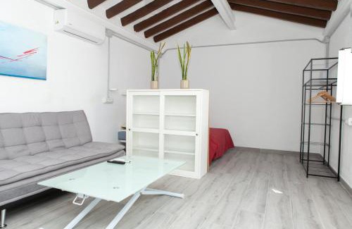 Almayate Bajo Apartment | Beachside Studio in Peaceful Almayate