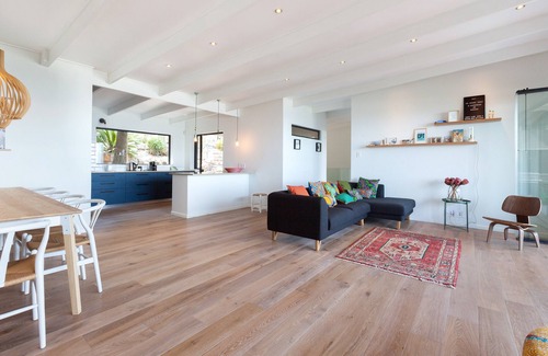 Cape Peninsula Villa | Beachtown villa with breathtaking view