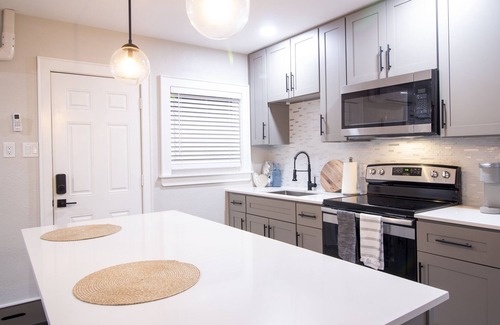 Gulfport Cottage | Beachy Chic Cottage 2