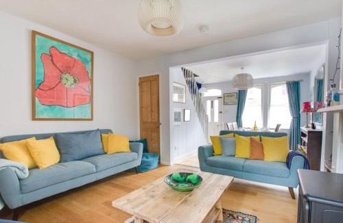 Martlesham Heath House | Beaconsfield Bolthole