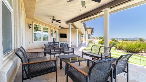 Temecula Villa | Bear Bridge by AvantStay Hilltop Haven in Temecula w Views Putting Green Hot Tub