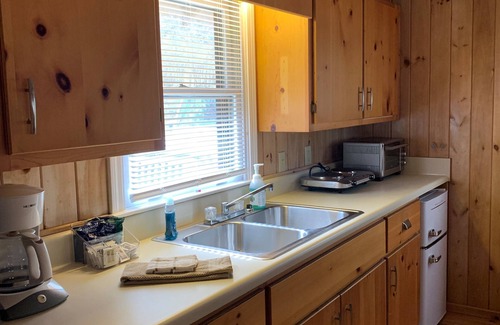 Rabun Gap Cabin | Bear Cave Cabin is perched on a hilltop overlooking Valley Springs lake