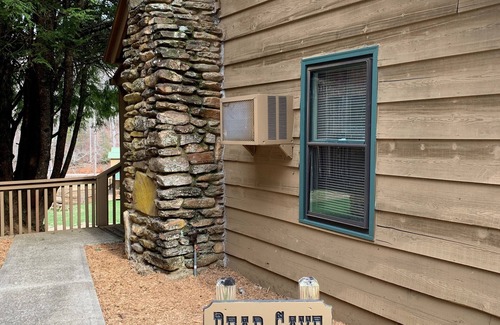 Rabun Gap Cabin | Bear Cave Cabin is perched on a hilltop overlooking Valley Springs lake