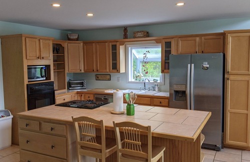 Rabun Gap Cabin | Bear Creek-Mountain views, decks that surround, and 3 creeks to discover!