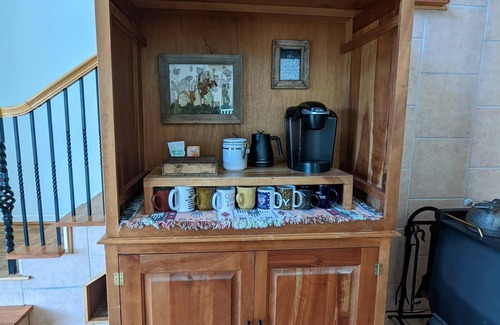 Rabun Gap Cabin | Bear Creek-Mountain views, decks that surround, and 3 creeks to discover!