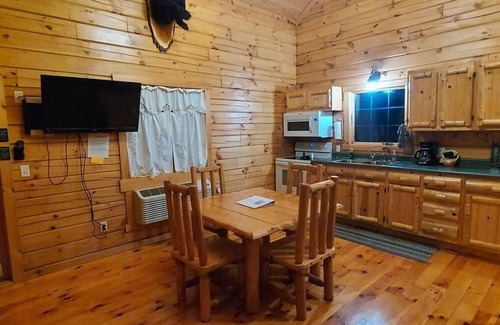 Moravia Cabin | Bear Cub - Sleeps up to Four