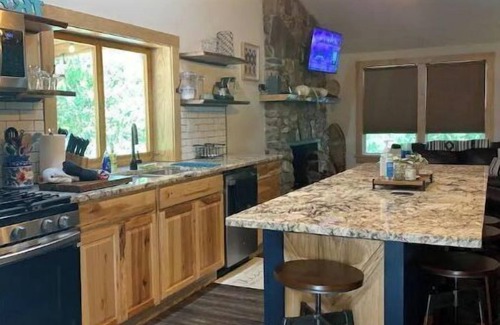 Vesuvius House | Bear Den Cottage