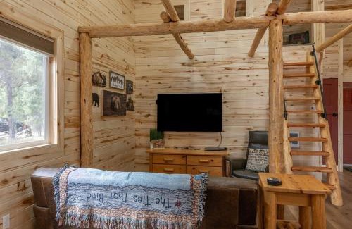 Island Park Apartment | Bear Den - Fire pit -Hammocks -BBQ -Yellowstone