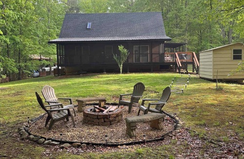 Mineral Bluff Cottage | "Bear Den" MTN Views, Hot Tub, & Secluded