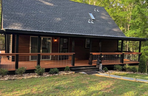 Mineral Bluff Cottage | "Bear Den" MTN Views, Hot Tub, & Secluded