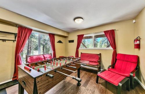 Country Club Estates House | Bear Haus - Sledding At Cabin - Forest Views - Foosball