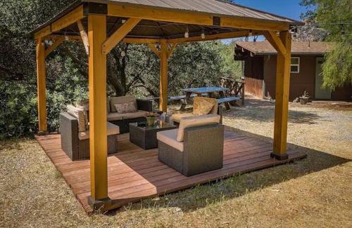 Three Rivers House | Bear Hollow by Sequoia National Park