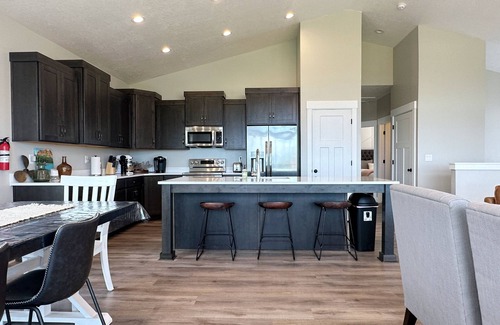 Sweetwater Cabin | Bear Lake retreat with private Ideal Beach Resort Access!
