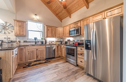 Helen Cabin | Bear Naked | 3 Bedroom 3 Bath Luxury Cabin | Sauna | Hot Tub | Fire Pit | Golf