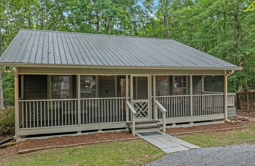 Mentone Cabin | Bearly Behaving with Hot Tub n Sleeps 6