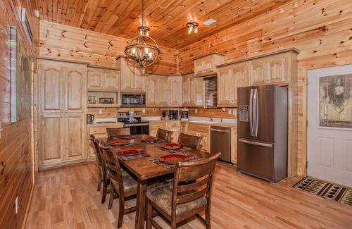Sevierville Cabin | BearMountainGetaway: MtnViews! Secluded, HotTub, Wifi, Games, near Attractions!