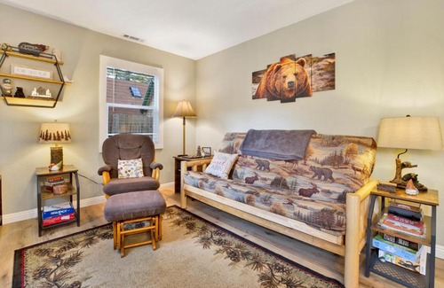 Boulder Bay House | Beary Cozy Cabin- Hot Tub- Walk To Lake