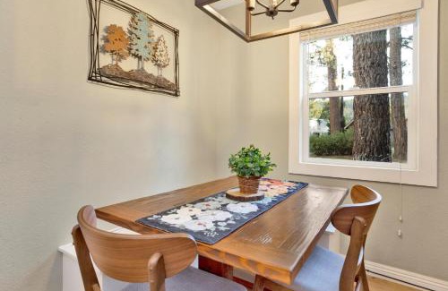 Boulder Bay House | Beary Cozy Cabin- Hot Tub- Walk To Lake