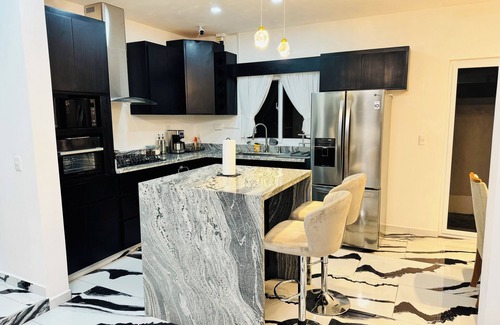 Sector 1 Nor-Oeste House | Beatiful 4-bedroom house with POOL