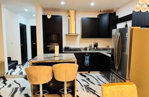 Sector 1 Nor-Oeste House | Beatiful 4-bedroom house with POOL