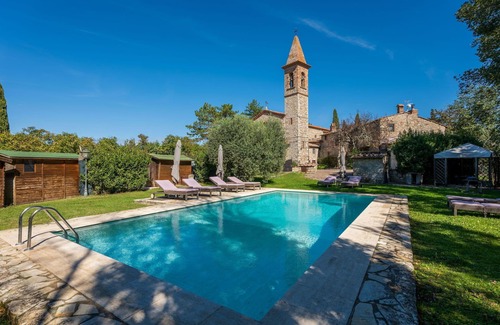 Castellina in Chianti Villa | Beautiful private villa with WIFI, private pool, TV and patio, close to Greve In Chianti