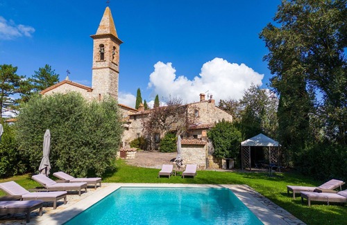 Castellina in Chianti Villa | Beautiful private villa with WIFI, private pool, TV and patio, close to Greve In Chianti