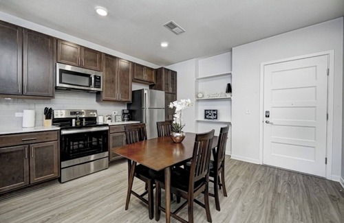 Fishers Apartment | BEAUTIFUL 1BDR APARTMENT W/KING BED