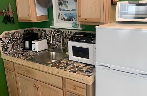 Pawleys Island Apartment | Beautiful 1BR Apt. Near Beach! Inc. Kit, Bath & LR