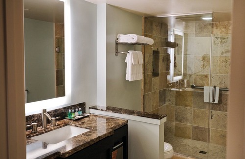 Waikiki Resort | Beautiful 1BR Condo near Waikiki Beach